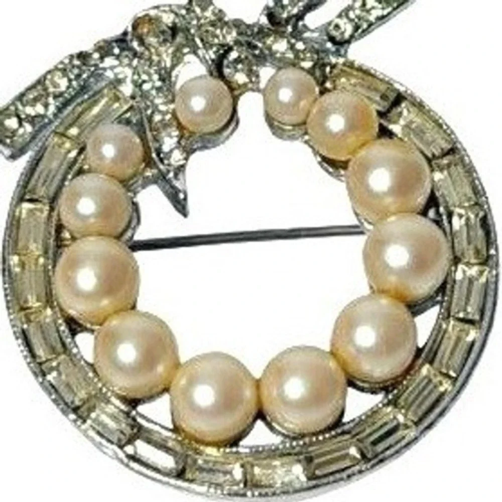 Faux Pearl Brooch Wreath Bow Rhinestone Silver Tone Pin Mid‎ Century MCM Vintage